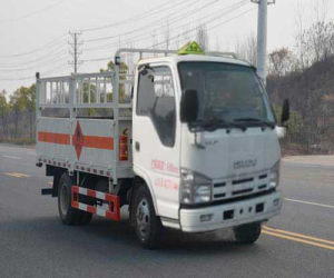 慶鈴五十鈴4.15米氣瓶運(yùn)輸車